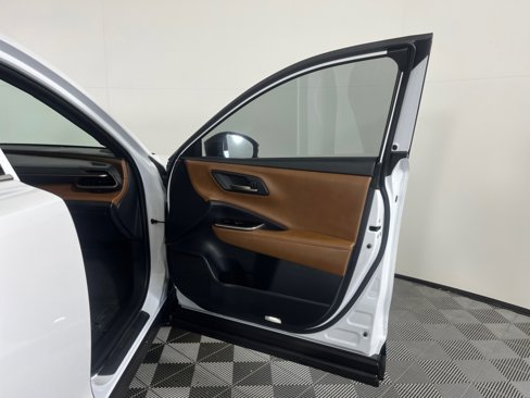 Certified 2025 Toyota Crown Signia image 32