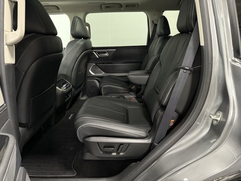Used 2025 INFINITI QX80 Sensory image 18