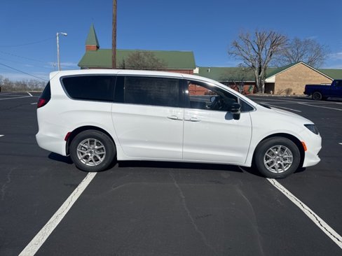New 2025 Chrysler Voyager LX image 8