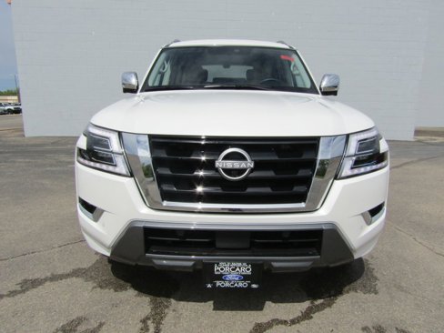 Used 2024 Nissan Armada Platinum w/ Captain's Chairs Package image 3