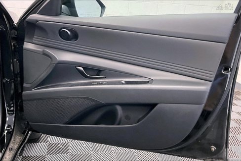 Used 2025 Hyundai Elantra Sport image 21
