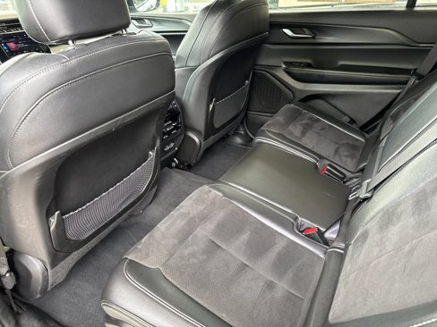 Used 2024 Jeep Grand Cherokee L Laredo image 12