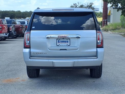 Used 2020 GMC Yukon XL Denali image 5