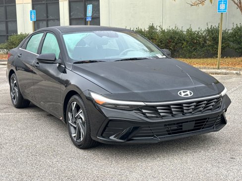 Certified 2025 Hyundai Elantra SEL image 3