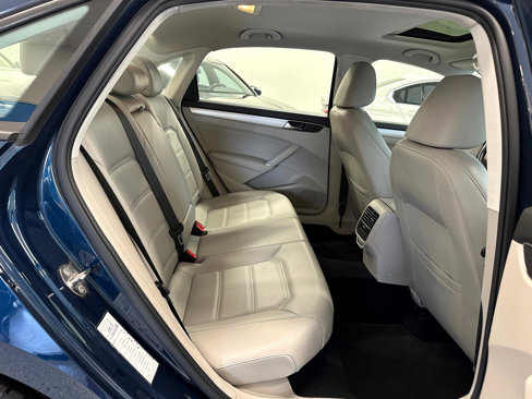 Used 2019 Volkswagen Passat Wolfsburg Edition image 26