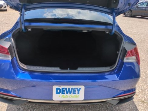 Used 2023 Hyundai Elantra Limited w/ Cargo Package image 15