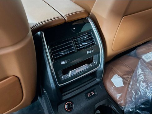 New 2026 BMW X7 M60i w/ Executive Package image 33