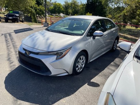 Used 2021 Toyota Corolla LE image 1