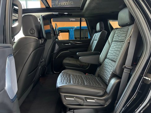 Used 2024 Cadillac Escalade Premium Luxury Platinum image 33
