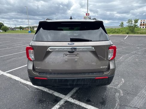 Used 2021 Ford Explorer XLT image 4