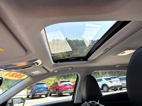Used 2024 Hyundai Elantra Limited image 9