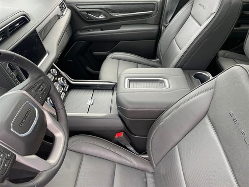 Used 2024 GMC Yukon XL Denali w/ Advanced Technology Package image 5