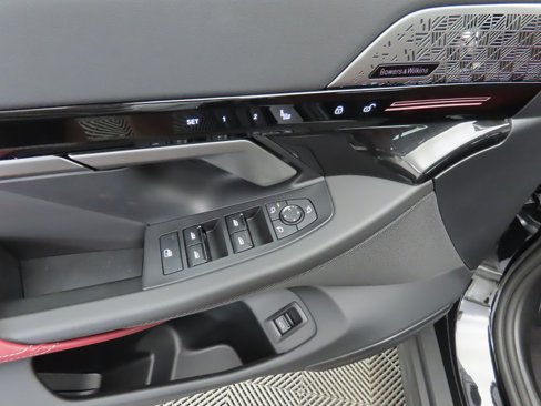 Used 2025 BMW 530i w/ Premium Package image 23