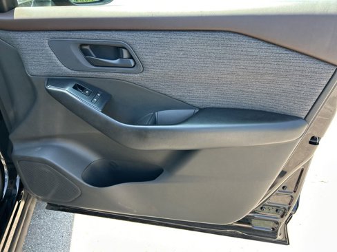 Used 2023 Nissan Rogue S image 34