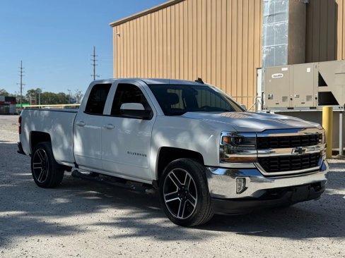 Used 2016 Chevrolet Silverado 1500 LT w/ LPO, Black Pack image 3