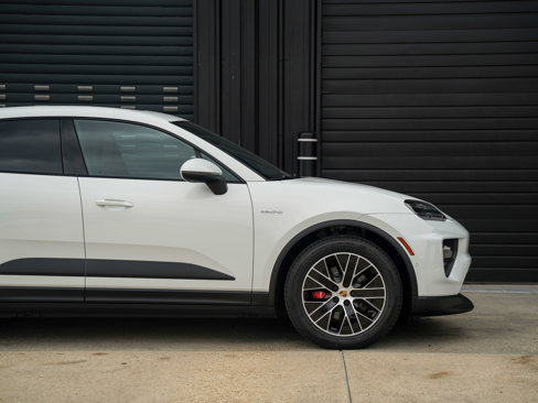 New 2025 Porsche Macan 4S Electric image 15