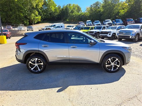 Used 2025 Chevrolet Trax RS w/ Sunroof Package image 6