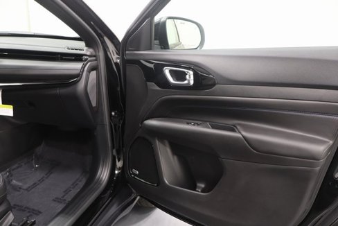 New 2025 Jeep Compass Latitude image 13