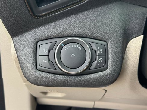 Used 2018 Ford Escape Titanium w/ Ford Safe & Smart Package image 17
