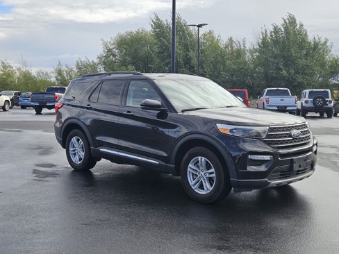 Used 2024 Ford Explorer XLT w/ Equipment Group 202A image 9