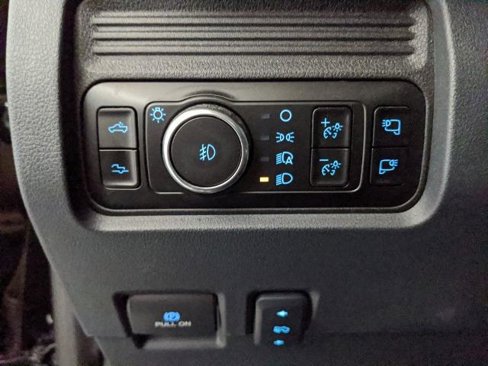 Certified 2025 Ford F450 Platinum w/ FX4 Off-Road Package image 21
