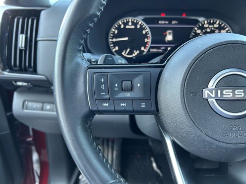 Used 2022 Nissan Pathfinder SV image 7
