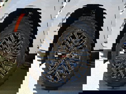 New 2026 GMC Yukon Elevation image 8