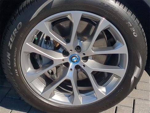 Certified 2025 BMW X5 xDrive50e w/ Premium Package image 12