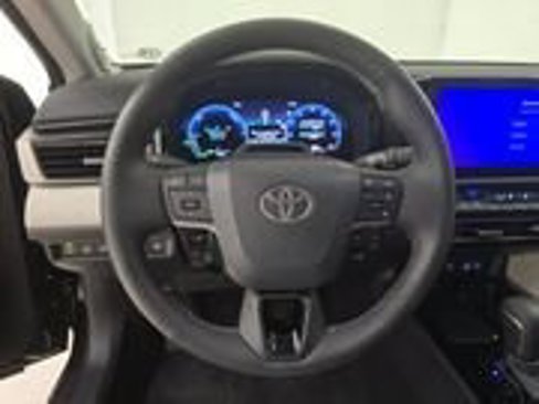 Used 2025 Toyota Camry XLE image 8