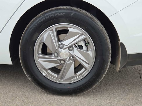 Certified 2025 Hyundai Elantra SE image 13