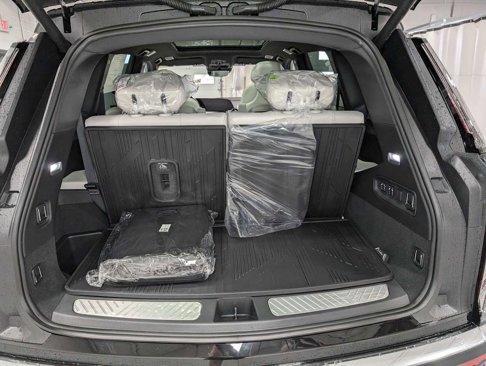 New 2026 Cadillac Vistiq Luxury w/ LPO, Floor Liner Package image 9