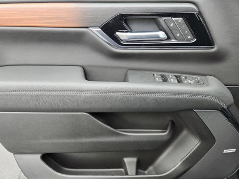 New 2025 GMC Yukon Denali w/ Sun & Power Step Package image 11
