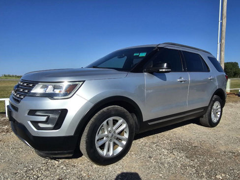 Used 2017 Ford Explorer XLT w/ Equipment Group 202A image 1