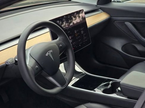 Used 2020 Tesla Model 3 Standard Range Plus image 11