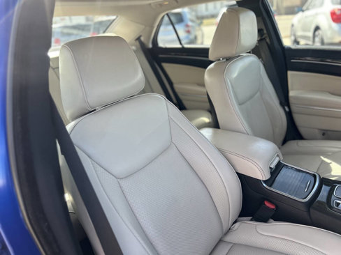 Used 2018 Chrysler 300 Limited w/ Safetytec Plus Group image 35