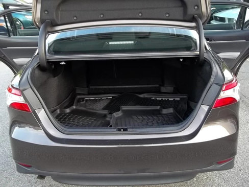 Used 2018 Toyota Camry LE image 32