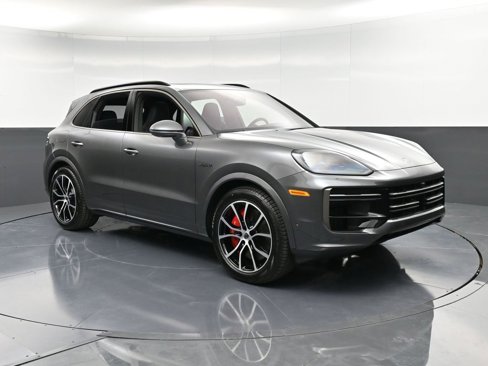 New 2025 Porsche Cayenne Turbo image 10