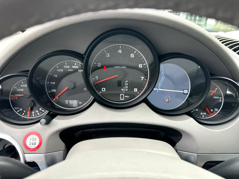 Used 2013 Porsche Cayenne image 25