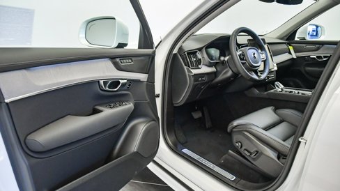 New 2025 Volvo XC90 T8 Plus w/ Protection Package Premier image 25