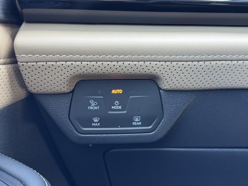 Certified 2024 Volkswagen Atlas Cross Sport SE w/ Panoramic Sunroof Package image 30