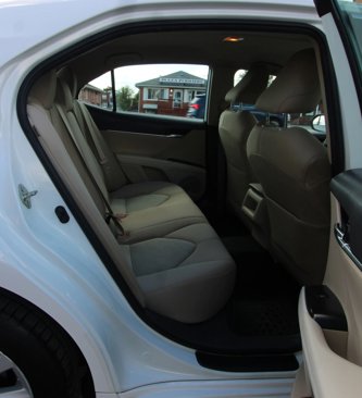 Used 2020 Toyota Camry LE image 12