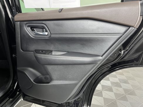 Used 2023 Nissan Rogue SL w/ SL Premium Package image 14