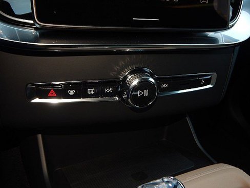 New 2026 Volvo XC90 B6 Plus w/ Protection Package Premier image 19