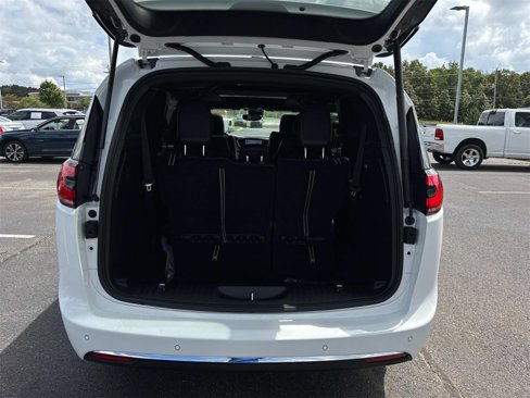 New 2026 Chrysler Pacifica Select image 13