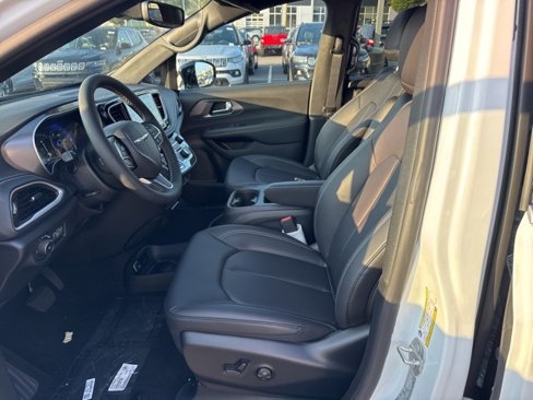 New 2026 Chrysler Pacifica Select image 10