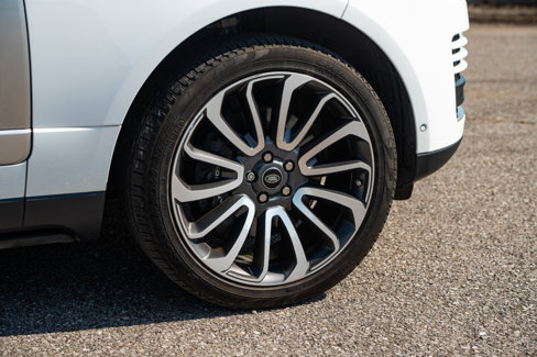 Used 2020 Land Rover Range Rover HSE image 26