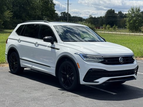 Used 2022 Volkswagen Tiguan SE R-Line image 4