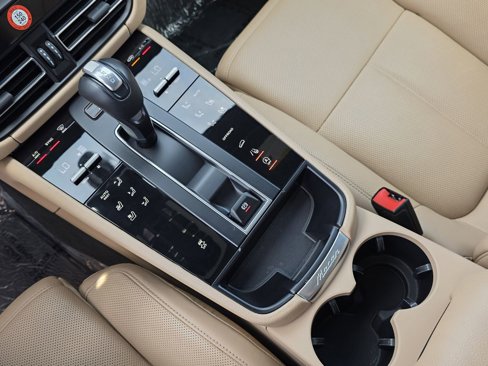 New 2025 Porsche Macan image 32