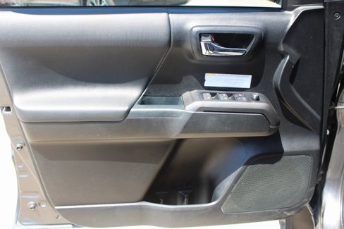 Used 2017 Toyota Tacoma TRD Off-Road image 11