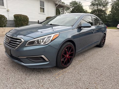 Used 2017 Hyundai Sonata SE image 1